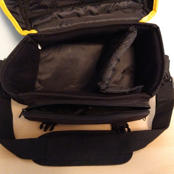 SOLD Nikon Camera Bag Padded Black - Picture 6 of 10